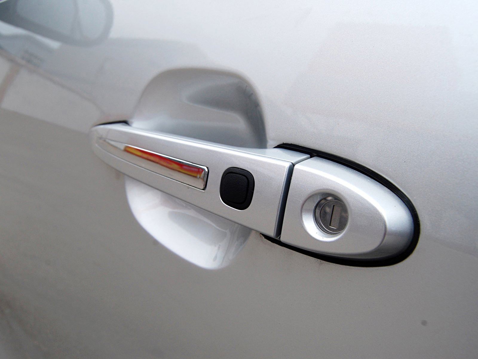 比亞迪M6外觀高清大圖