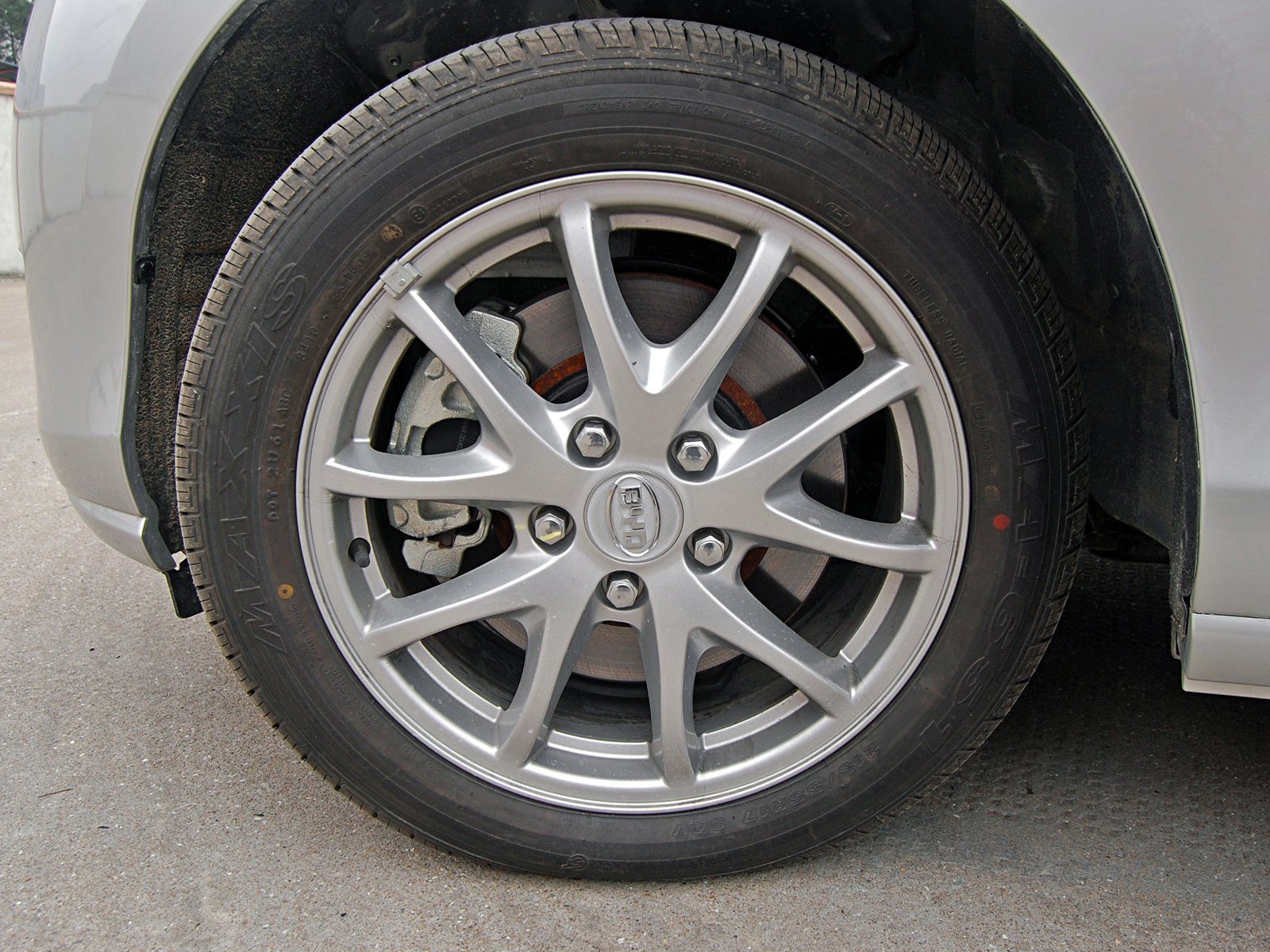 比亞迪M6外觀高清大圖