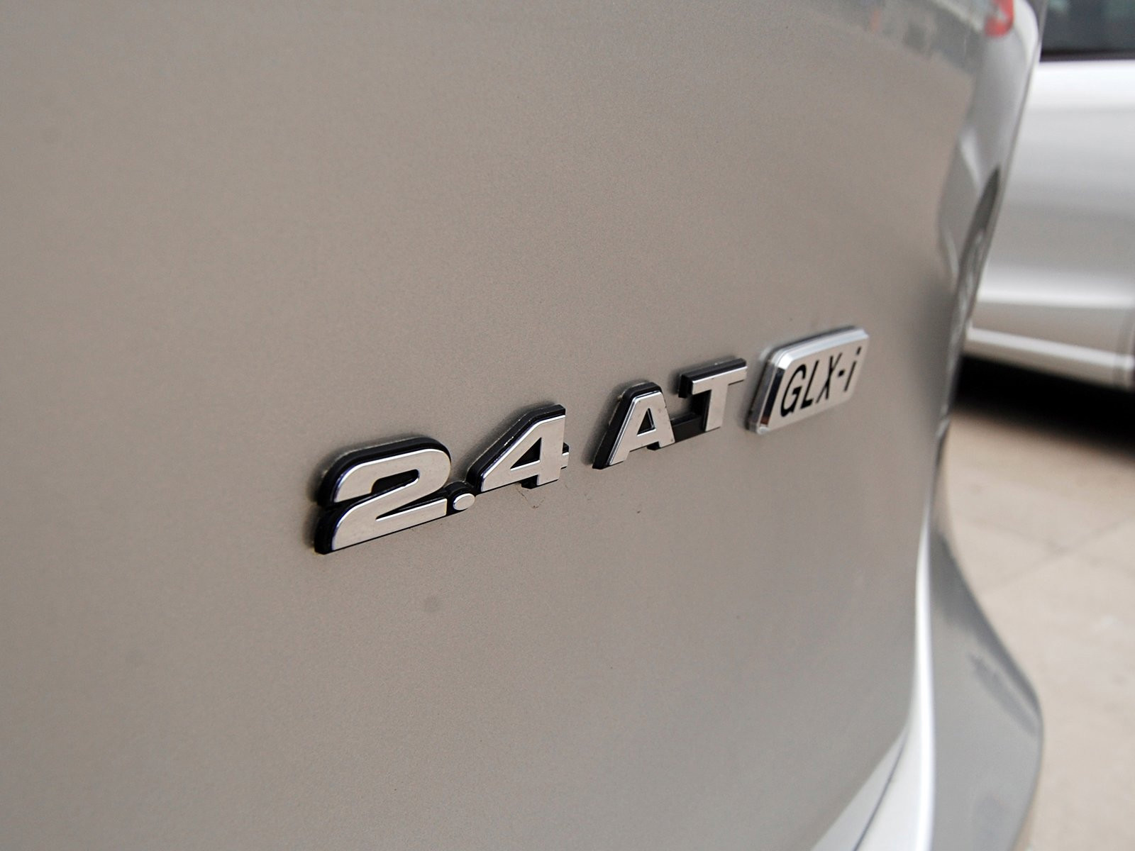 比亞迪M6外觀高清大圖