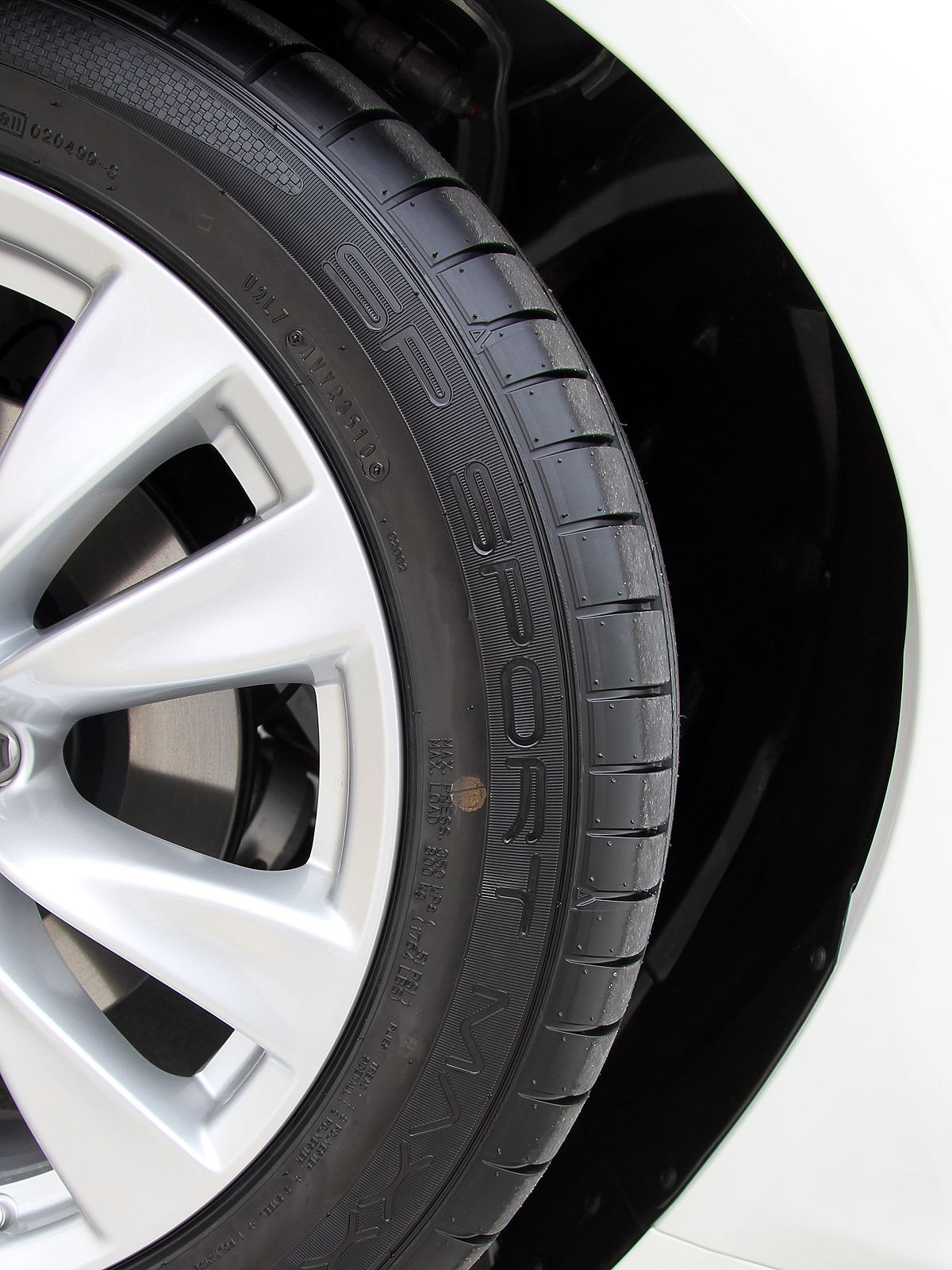 英菲尼迪M細(xì)節(jié)高清大圖