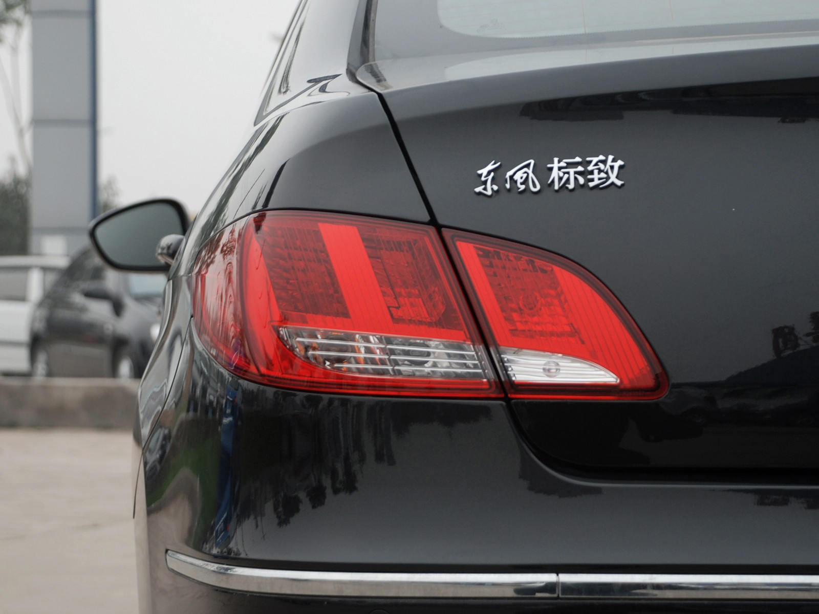 標(biāo)致408外觀高清大圖