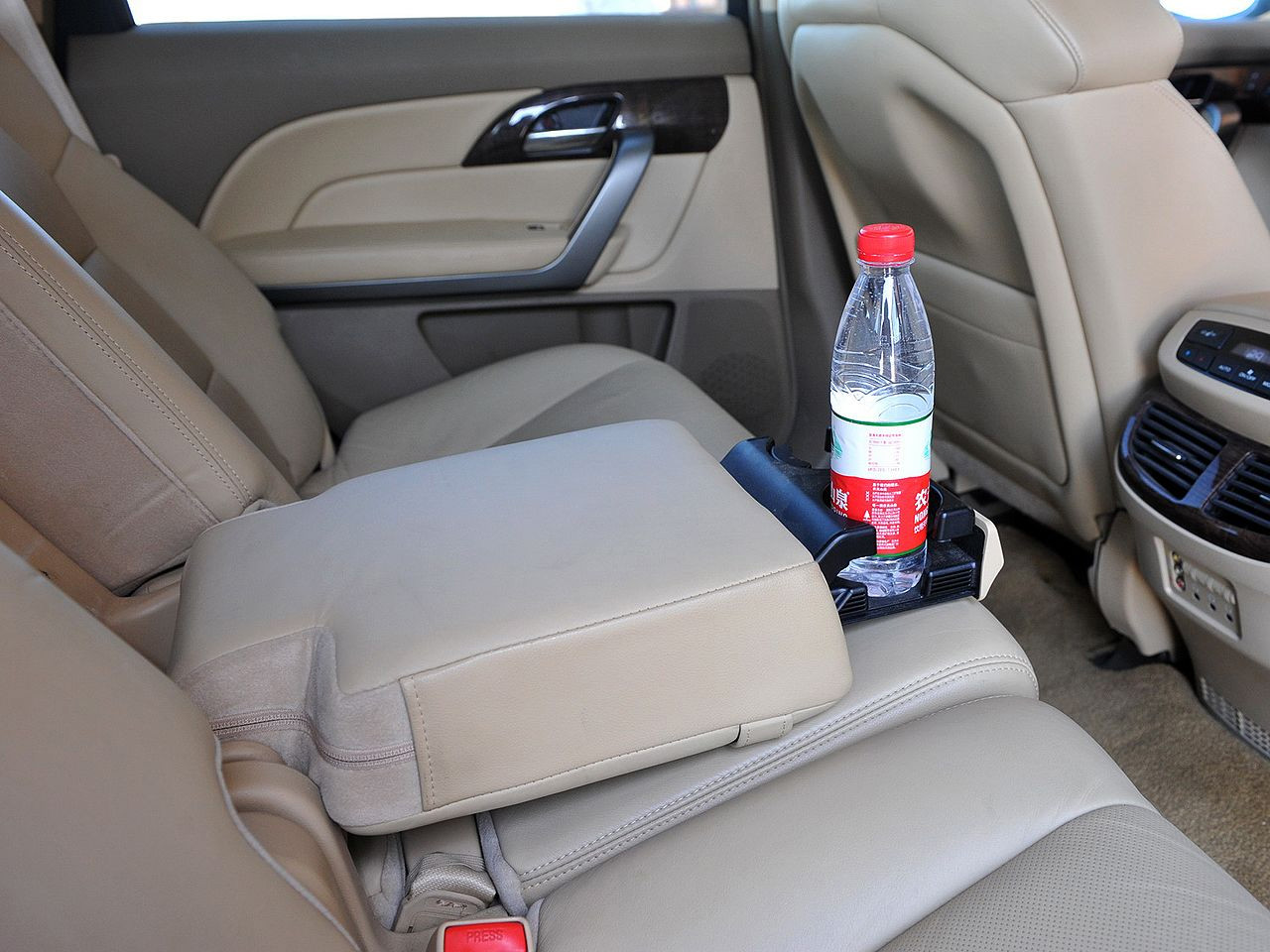 謳歌MDX內(nèi)飾高清大圖