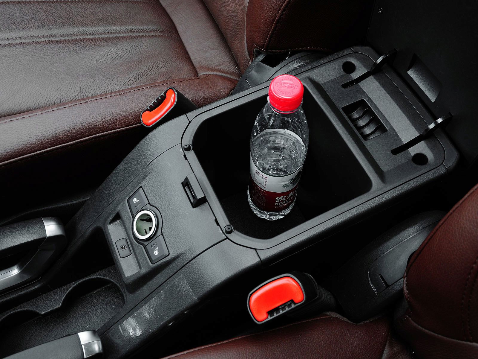 安德拉內(nèi)飾高清大圖