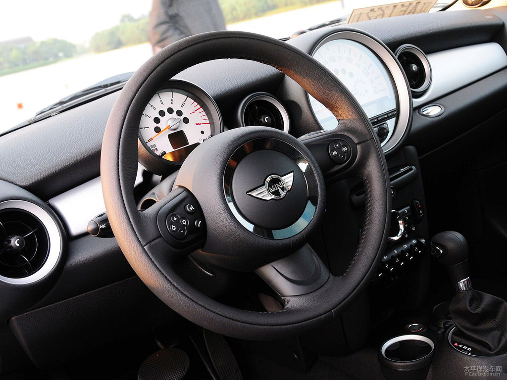 子夜黑MINI CLUBMAN中控內飾圖片
