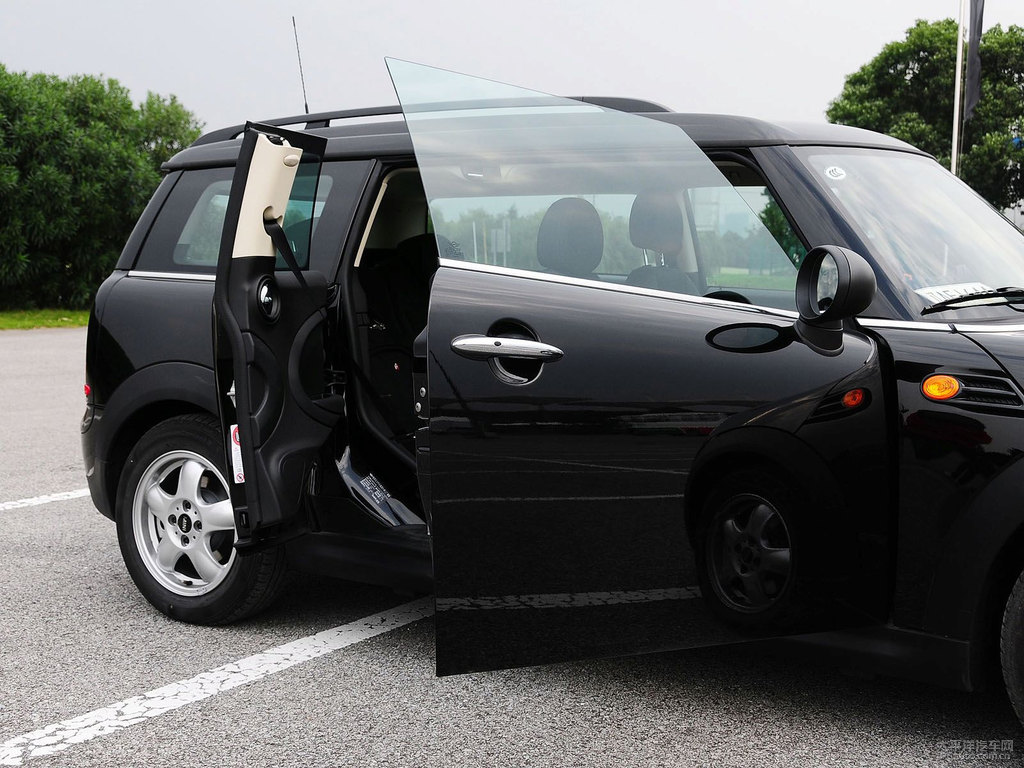 子夜黑MINI CLUBMAN車廂內(nèi)飾圖片