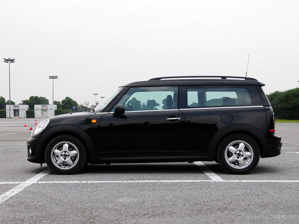 子夜黑MINI CLUBMAN整車外觀外觀圖片