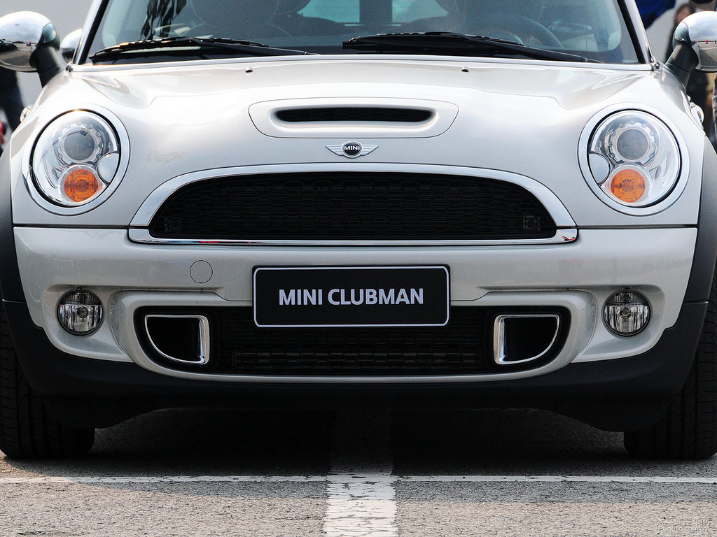 白銀色MINI CLUBMAN車(chē)頭外觀圖片