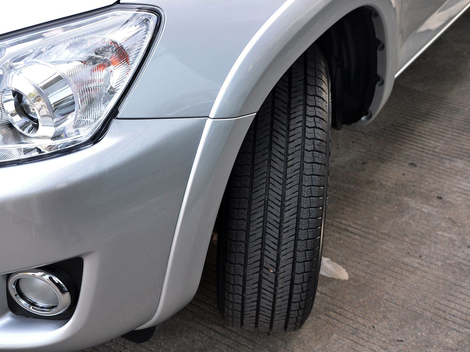 RAV4榮放細節(jié)高清大圖