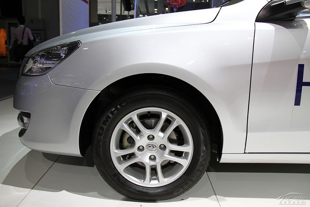 東風(fēng)風(fēng)神S30車展高清大圖