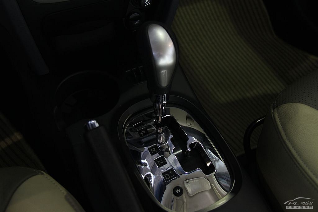 圣達(dá)菲C9車展高清大圖