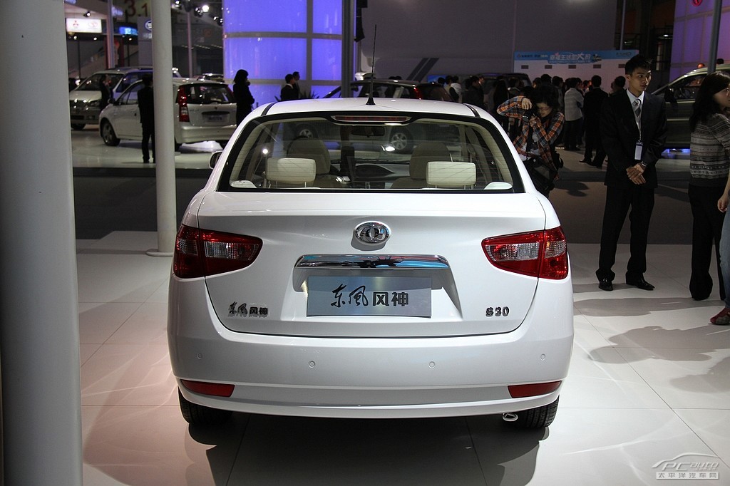 東風(fēng)風(fēng)神S30車展高清大圖