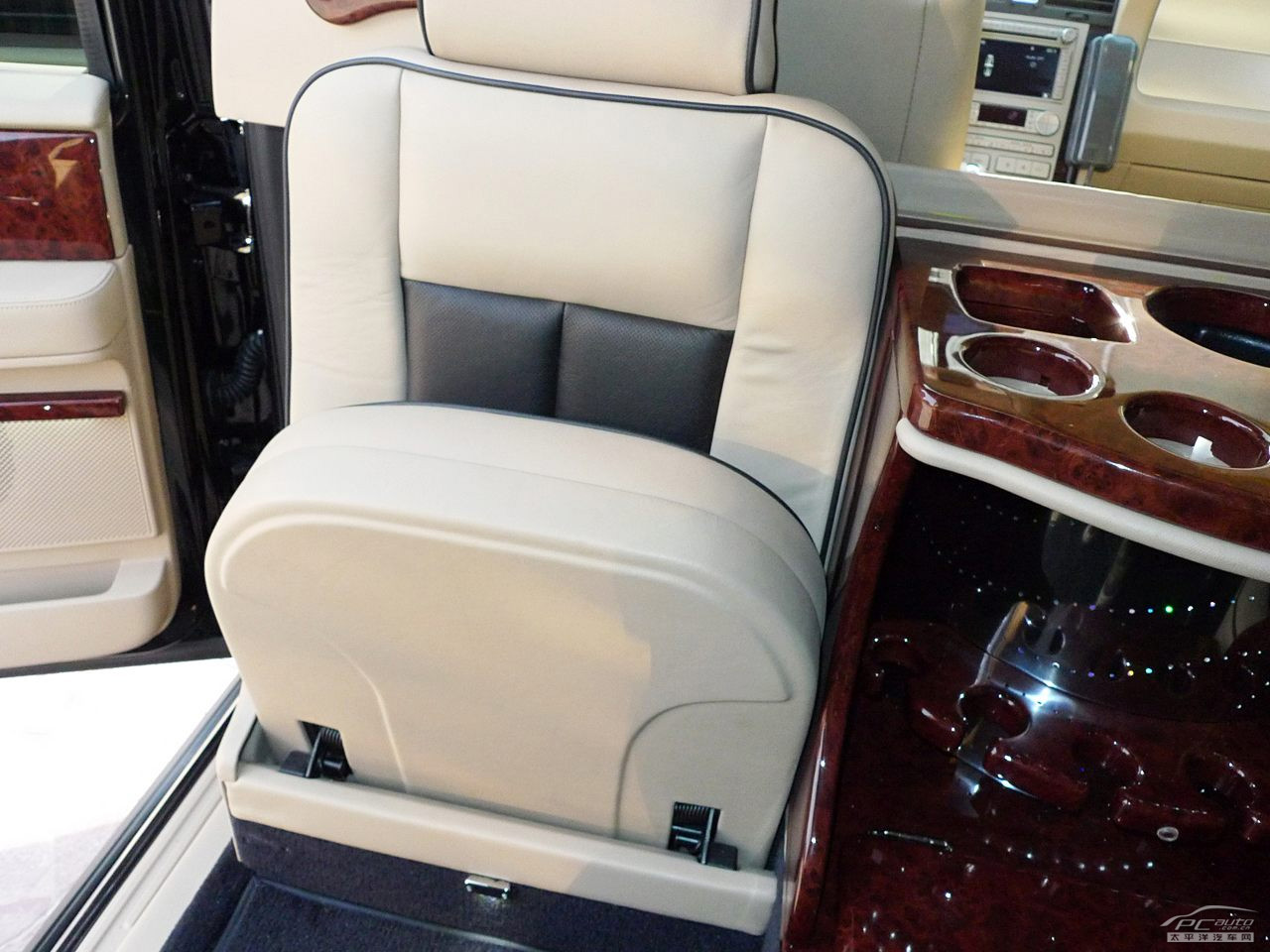 領(lǐng)航員內(nèi)飾高清大圖