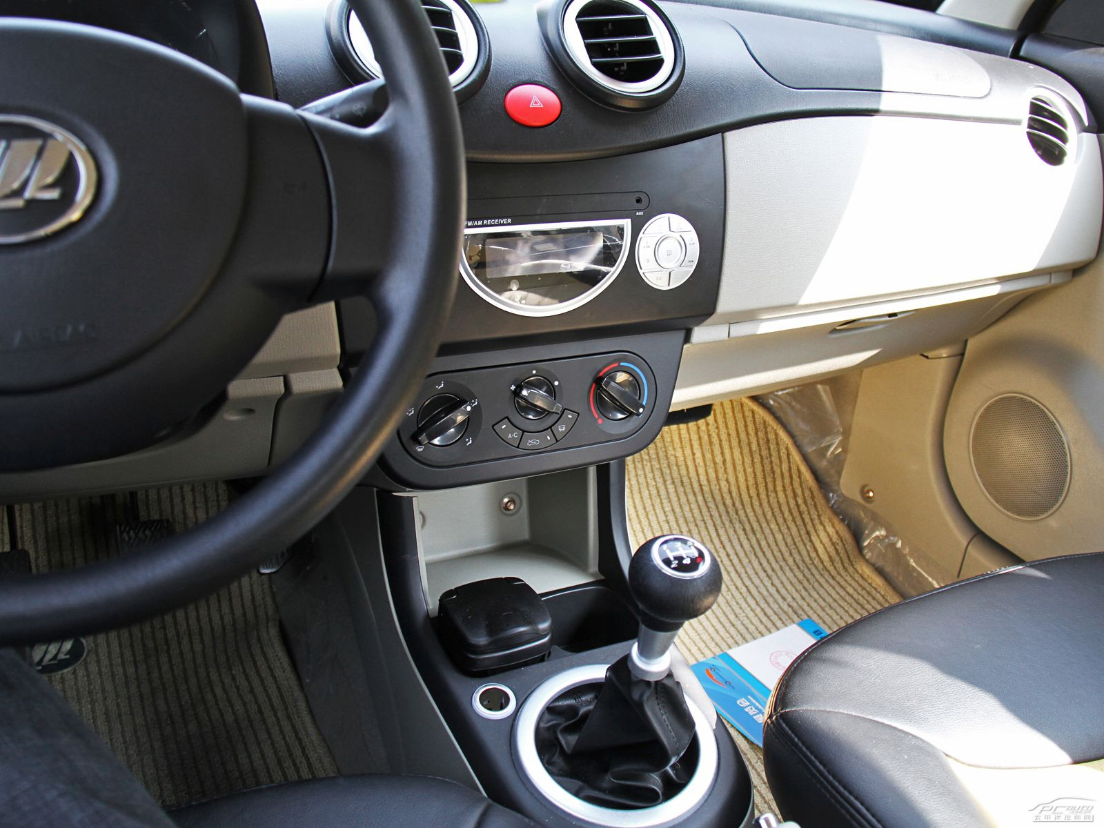 力帆320內(nèi)飾高清大圖