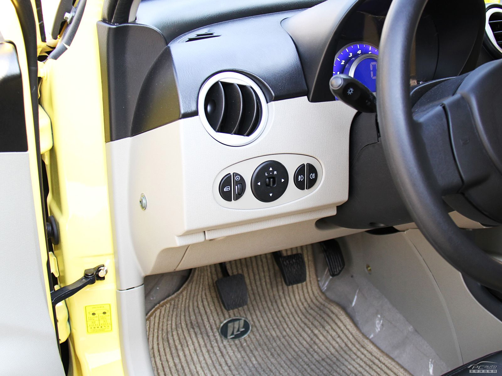 力帆320內(nèi)飾高清大圖