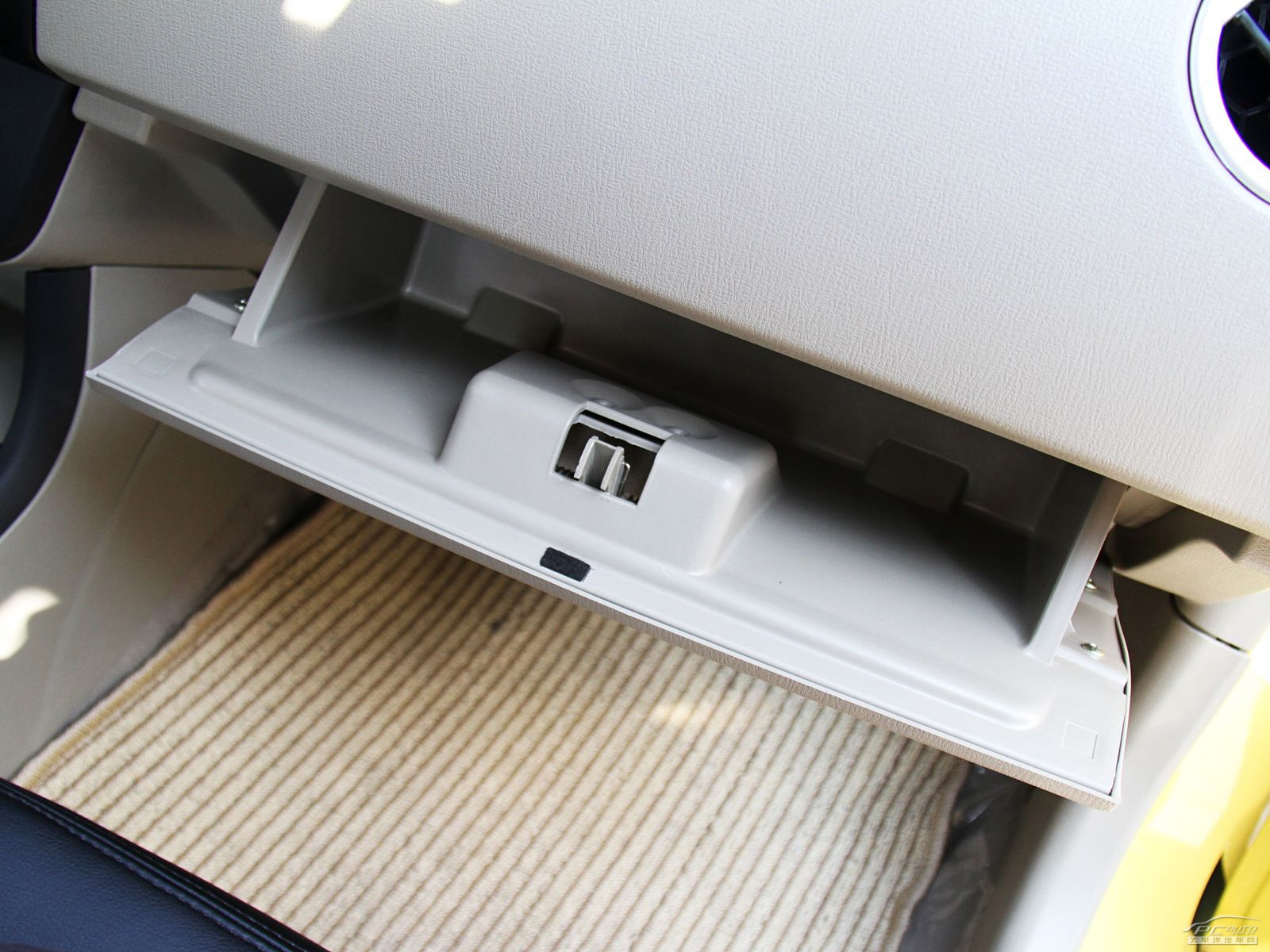 力帆320內(nèi)飾高清大圖