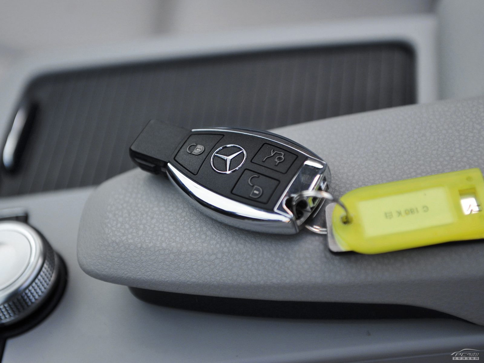 奔馳C級(jí)細(xì)節(jié)高清大圖