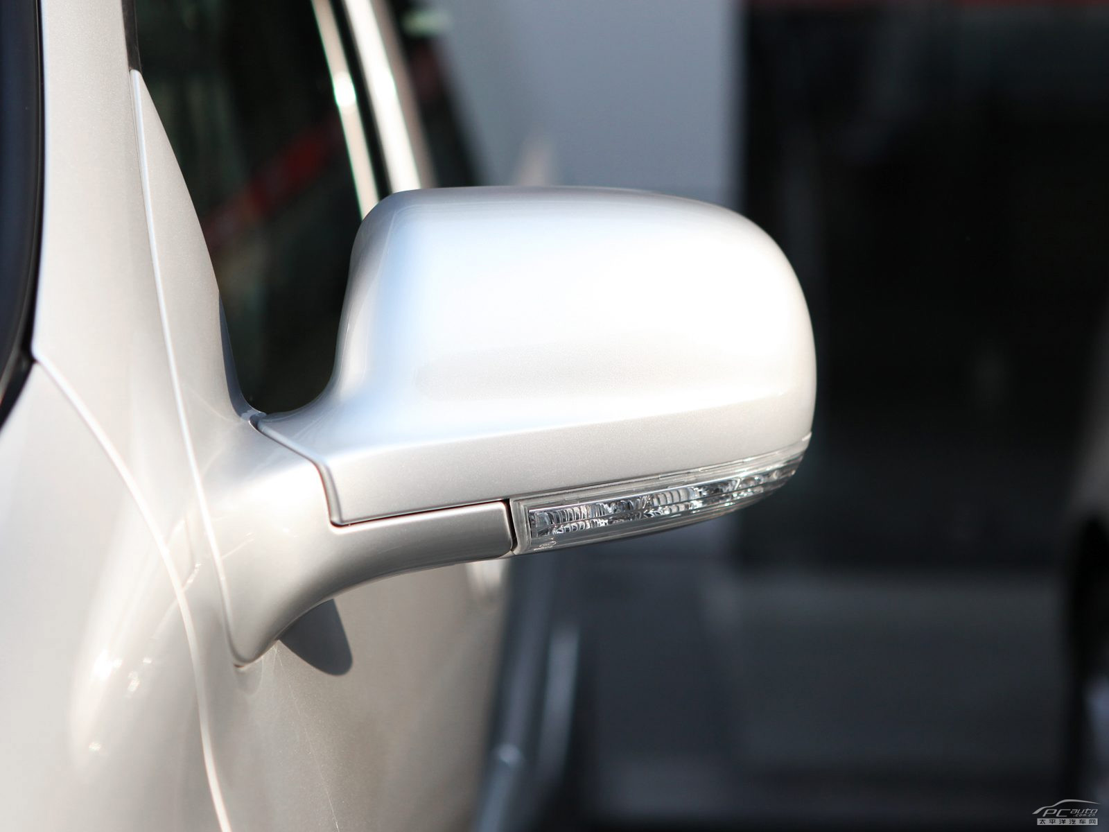 別克GL8外觀高清大圖