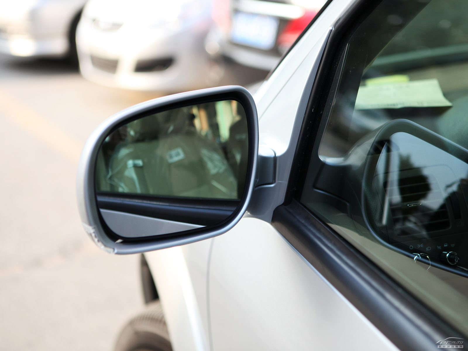 別克GL8外觀高清大圖