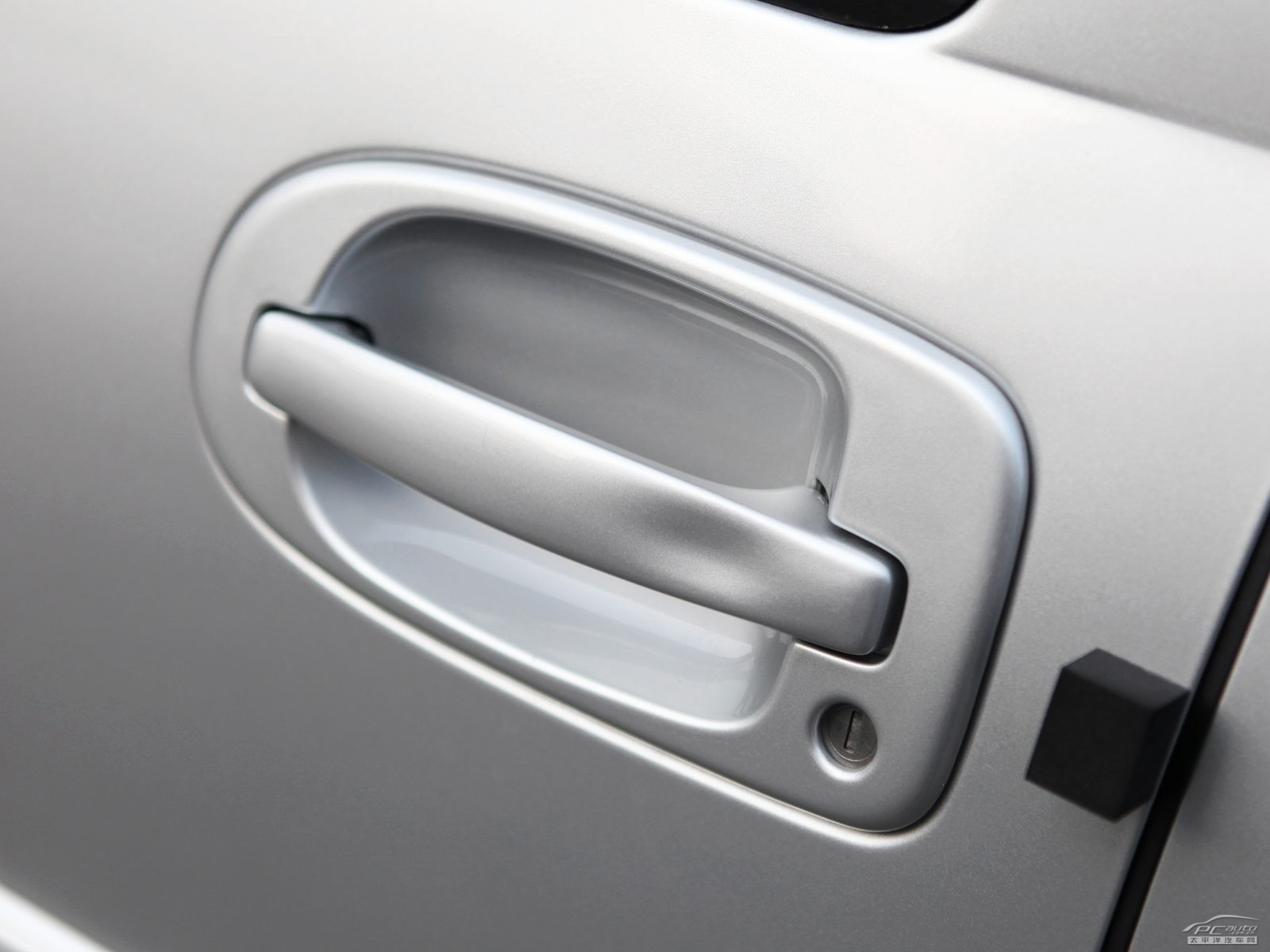 別克GL8外觀高清大圖