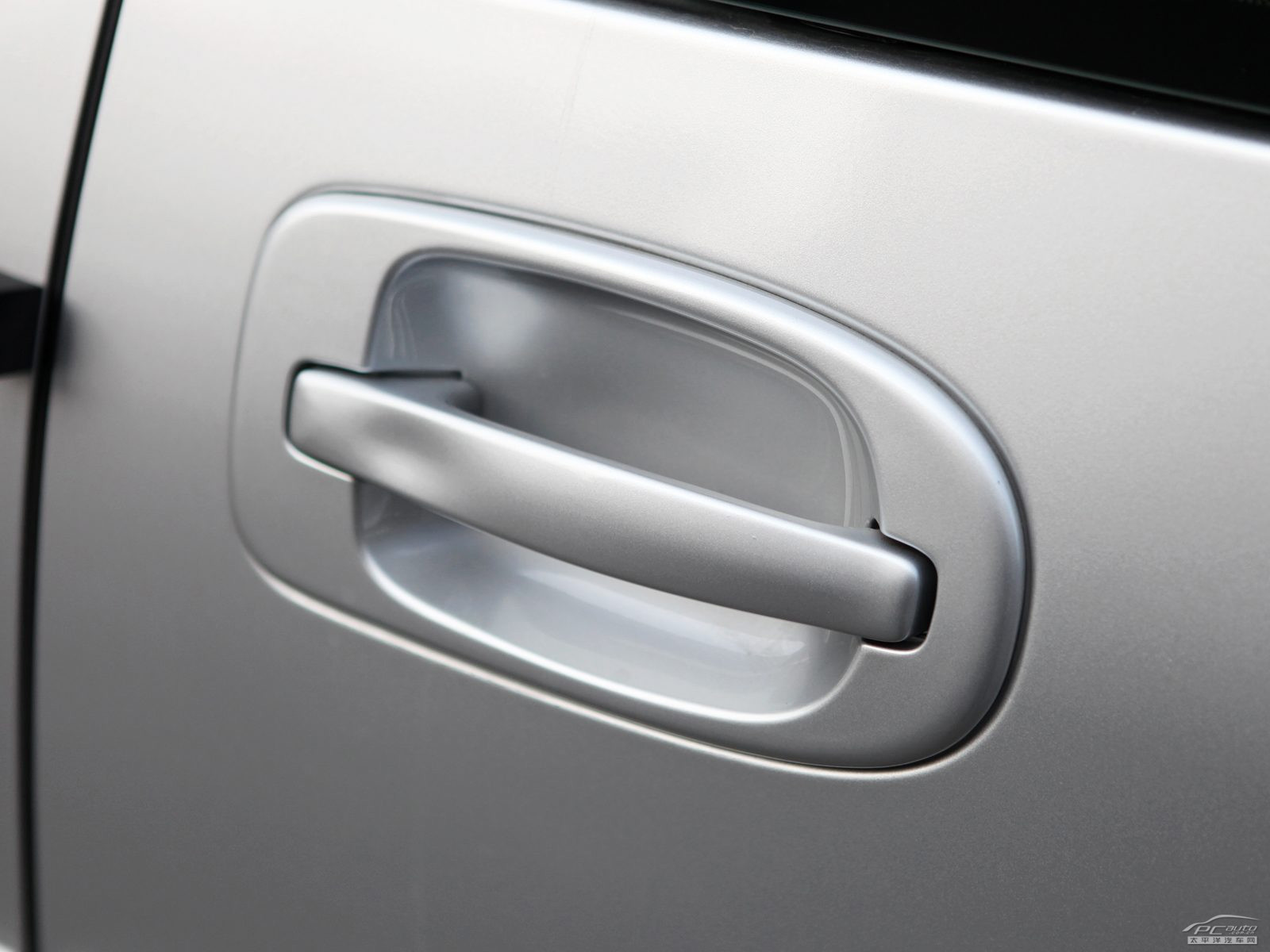 別克GL8外觀高清大圖