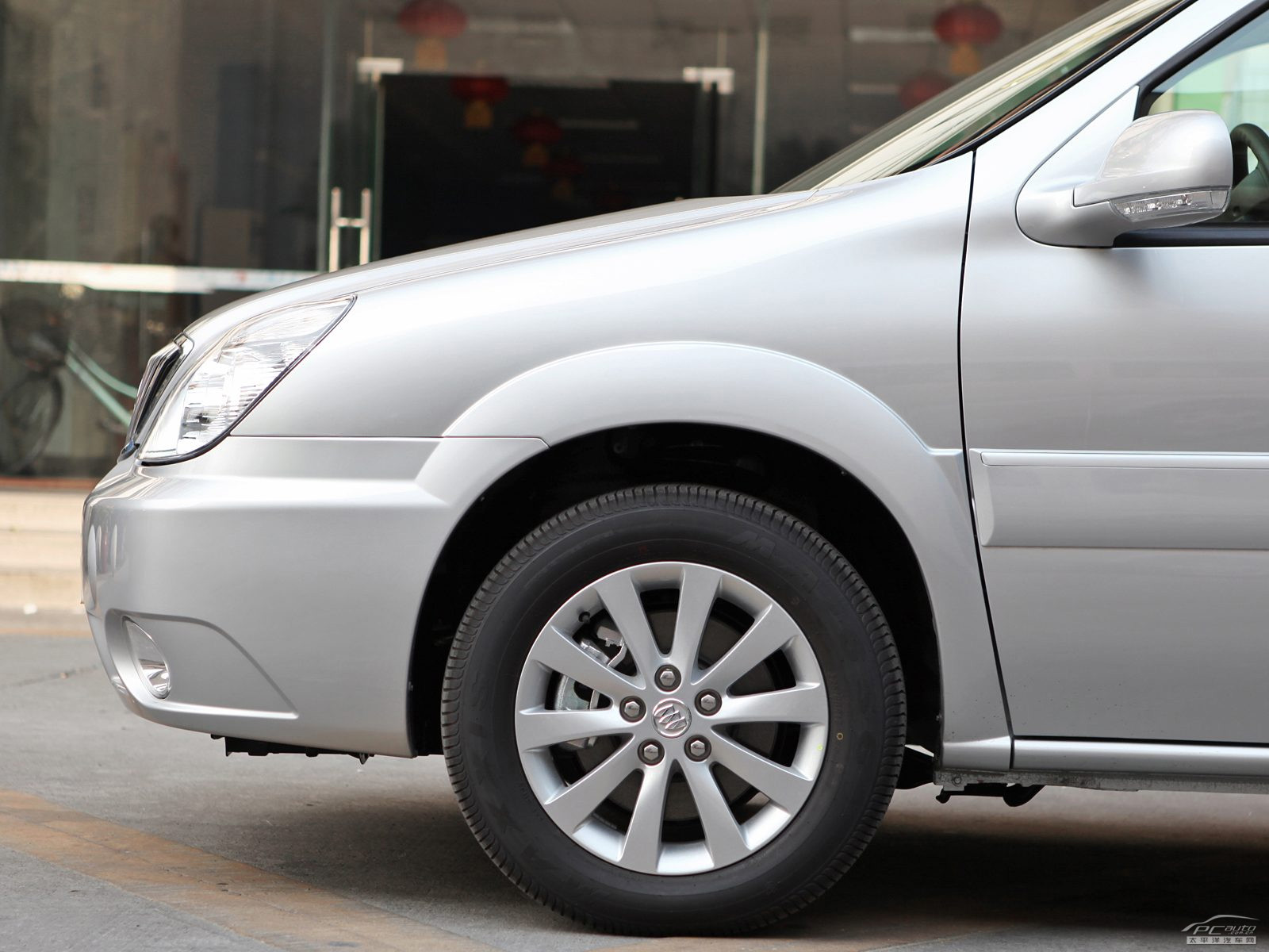 別克GL8外觀高清大圖