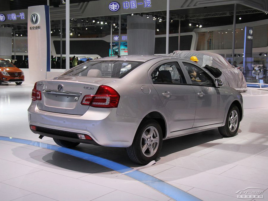 長(zhǎng)安CX30外觀高清大圖