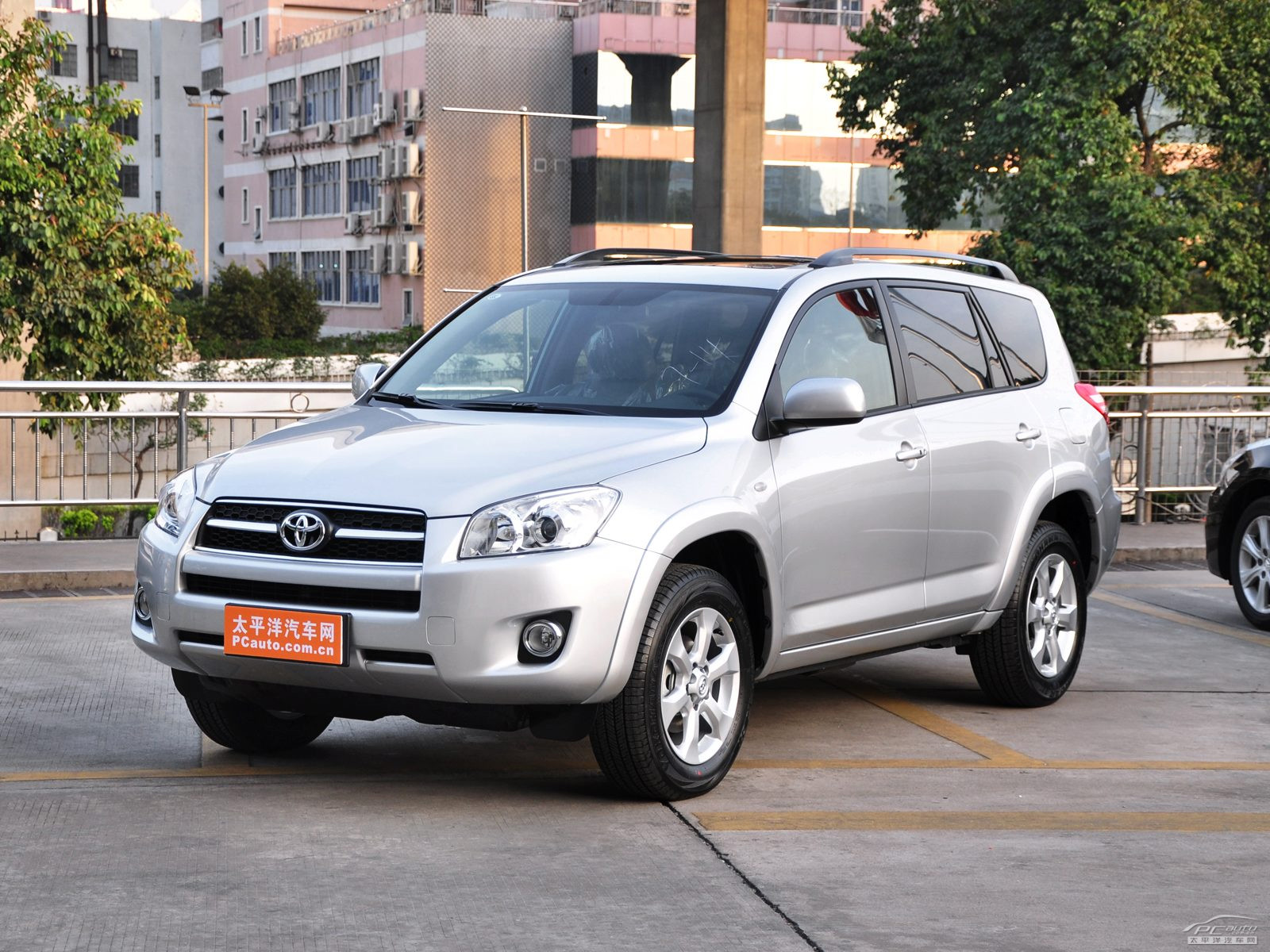 RAV4榮放外觀高清大圖