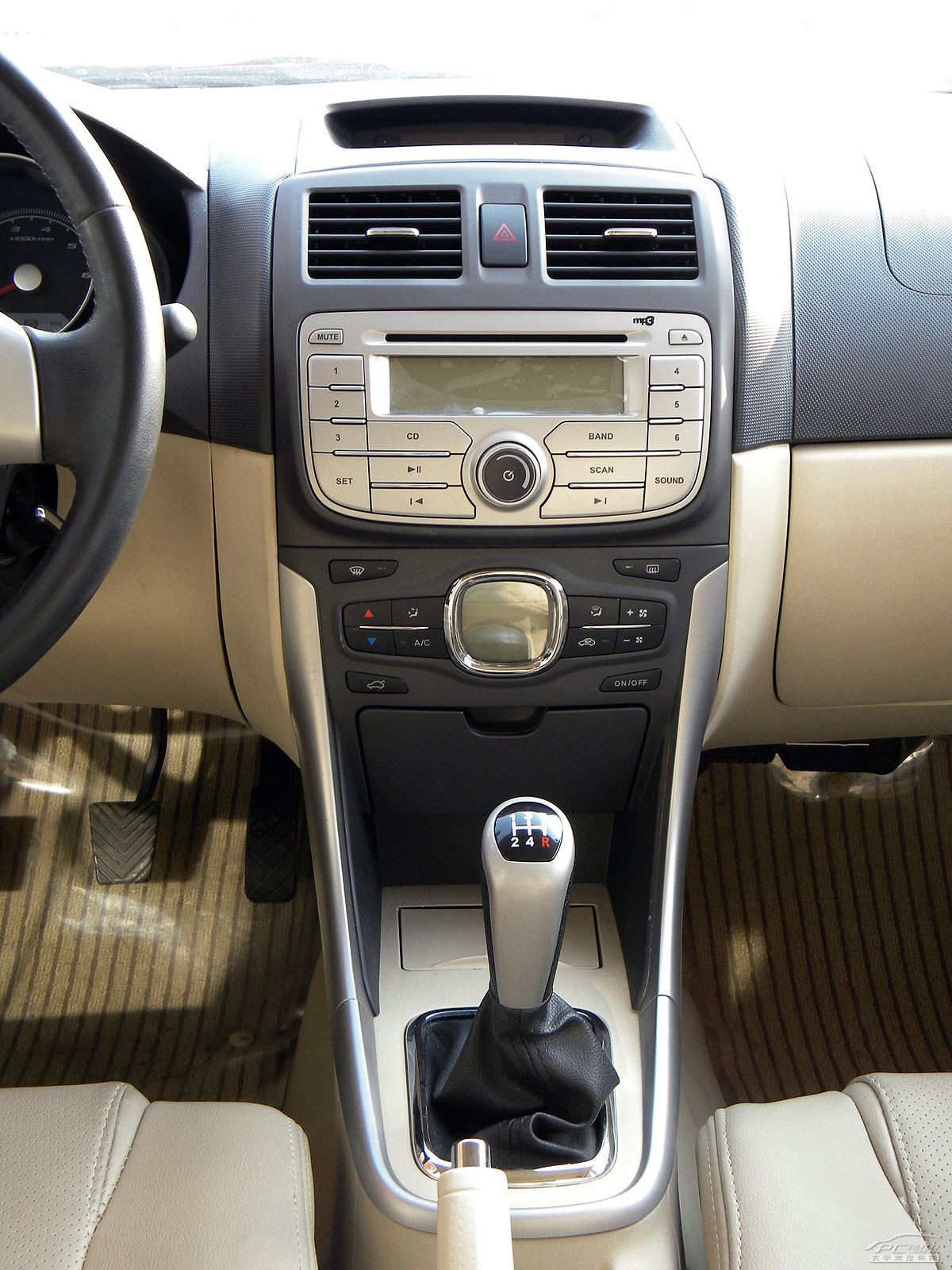 駿捷FSV內(nèi)飾高清大圖