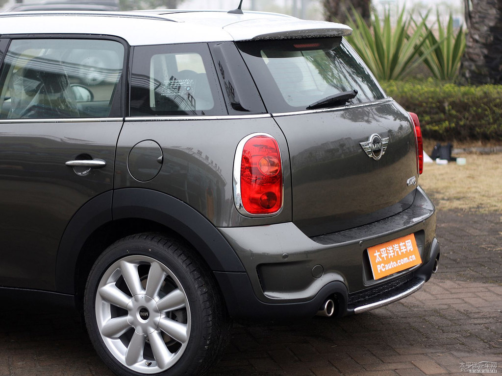 ƷɫMINI COUNTRYMAN܇β^DƬ