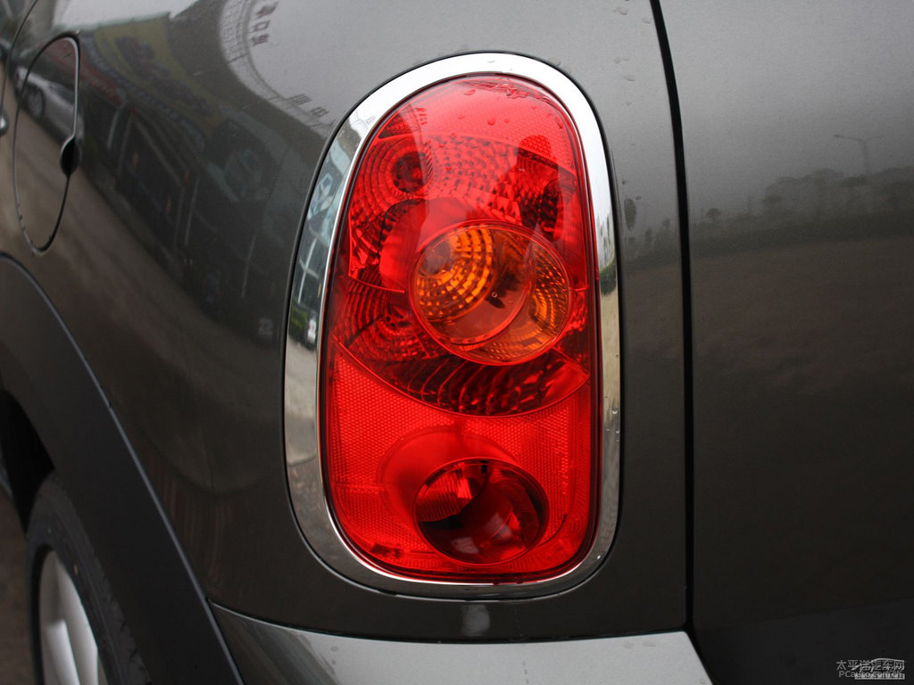 ƷɫMINI COUNTRYMAN܇β^DƬ