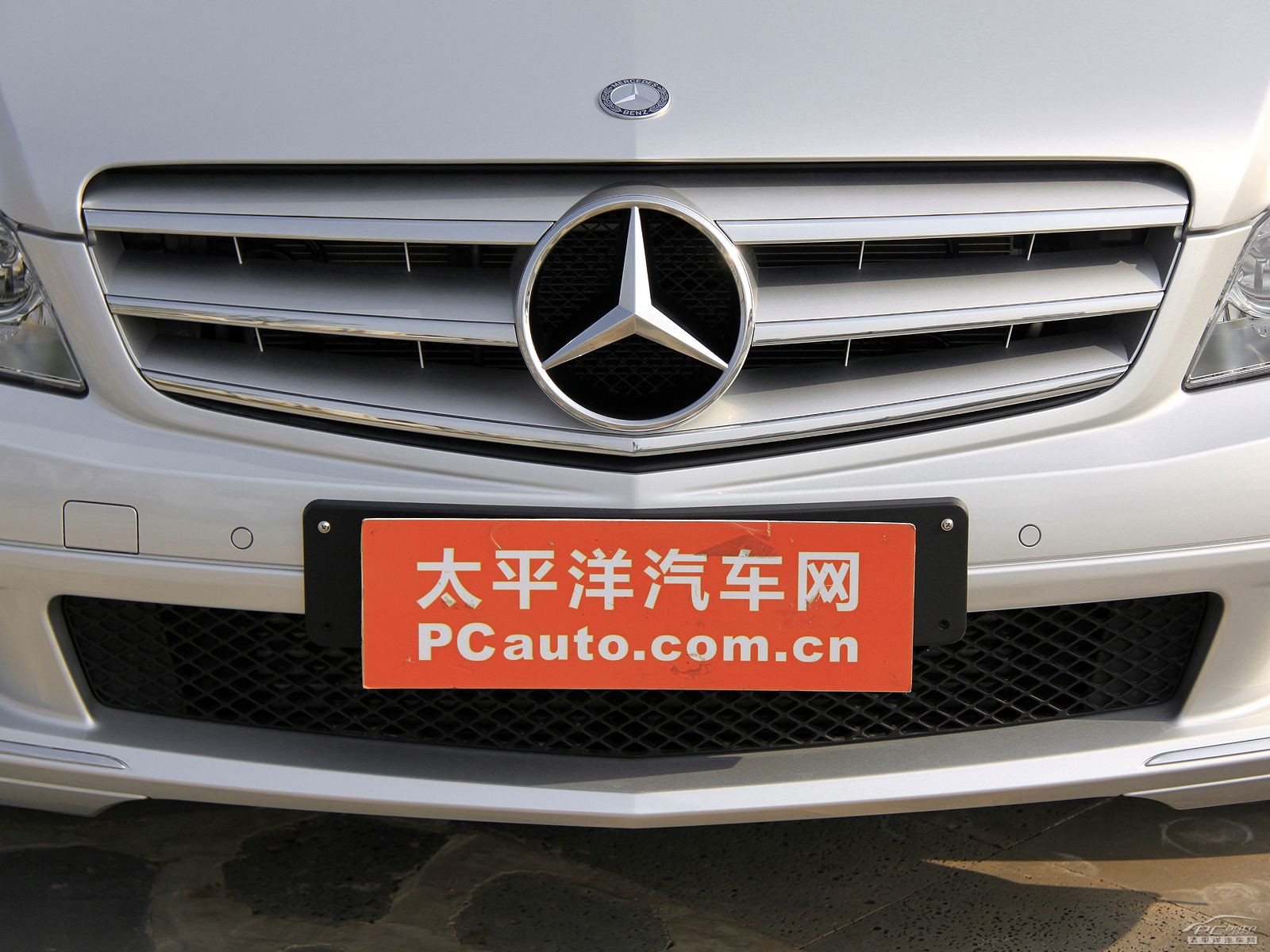 奔馳C級(jí)外觀高清大圖