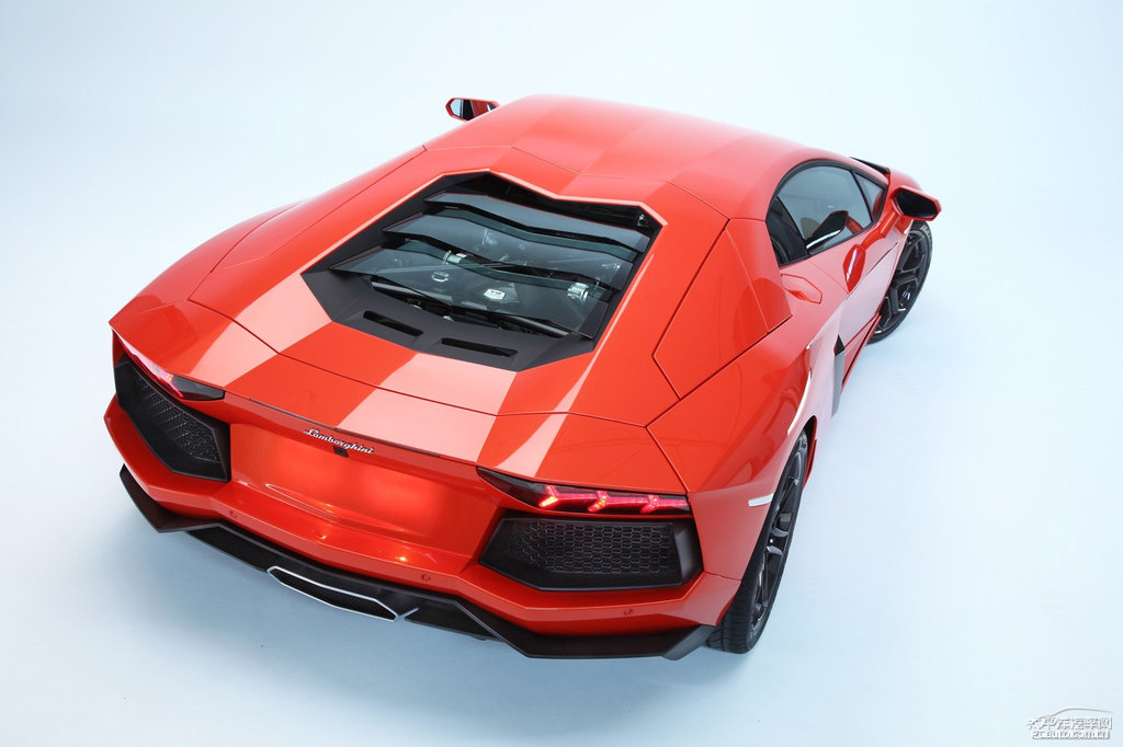 紅色Aventador整車外觀外觀圖片