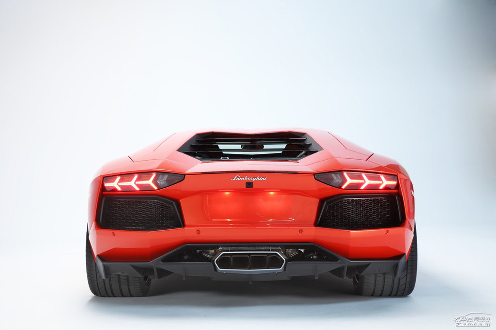 紅色Aventador整車外觀外觀圖片