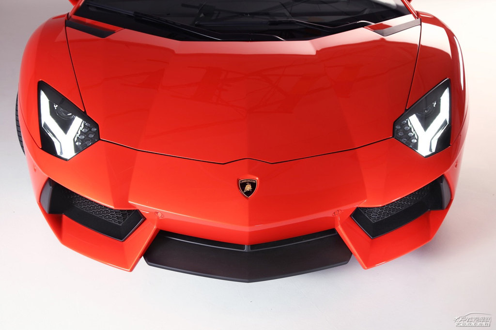 紅色Aventador車頭外觀圖片