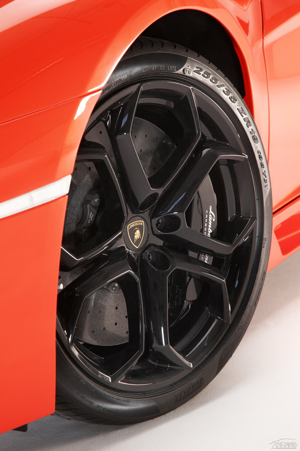 紅色Aventador車身外觀圖片
