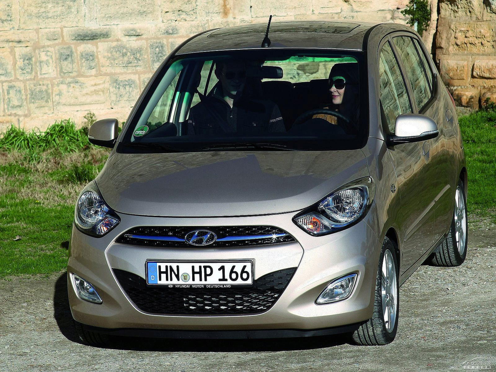 現(xiàn)代i10外觀高清大圖