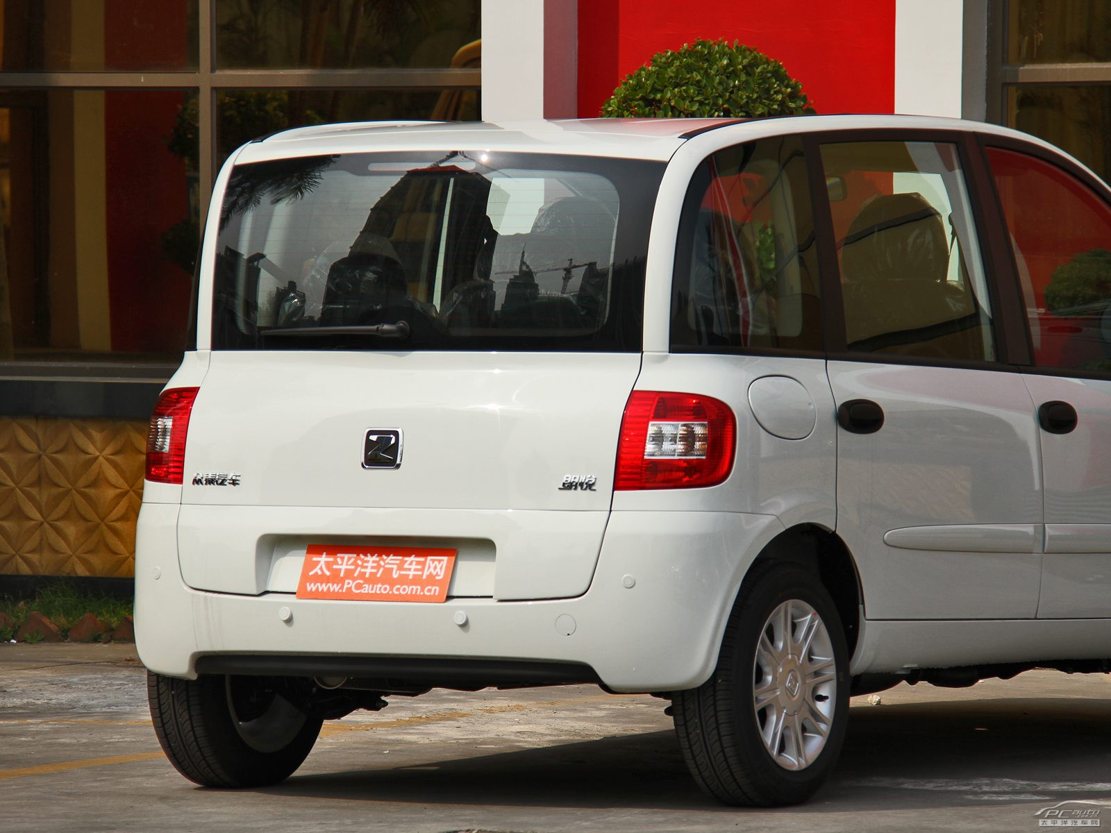 眾泰M300外觀高清大圖