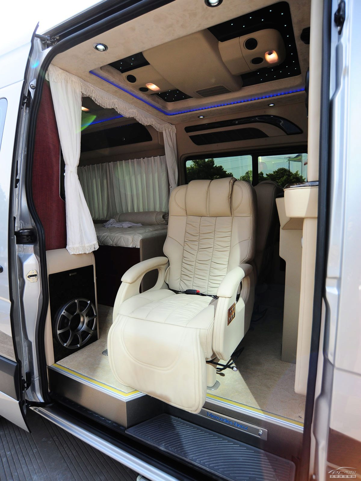 中歐奔馳房車內(nèi)飾高清大圖
