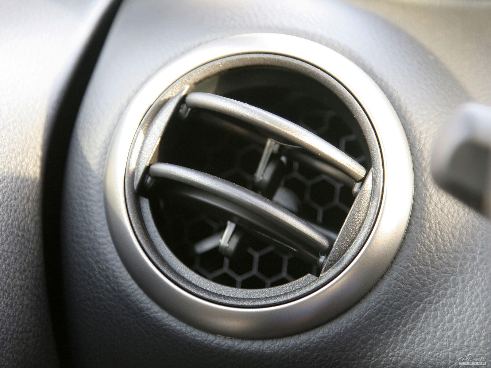 驪威內(nèi)飾高清大圖