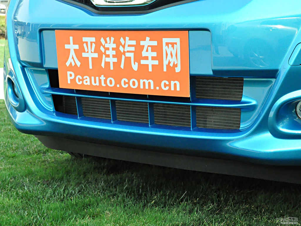 巴黎藍(lán)飛度車頭外觀圖片