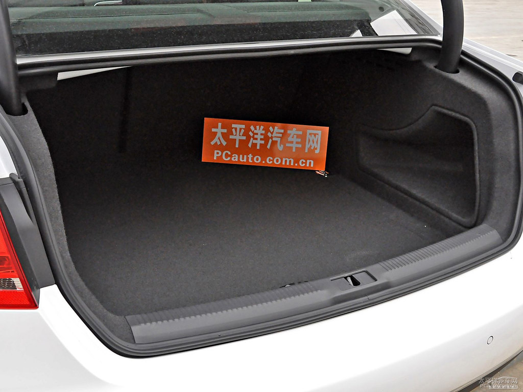 朱鷺白奧迪A4L內飾圖片