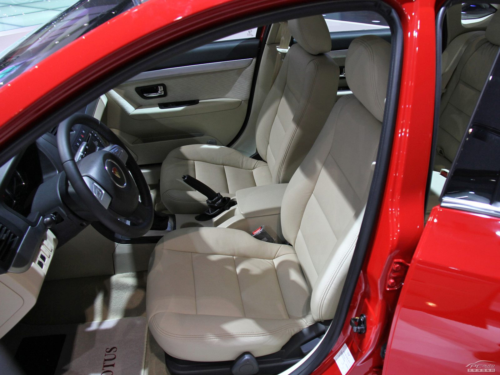 蓮花L5內(nèi)飾高清大圖