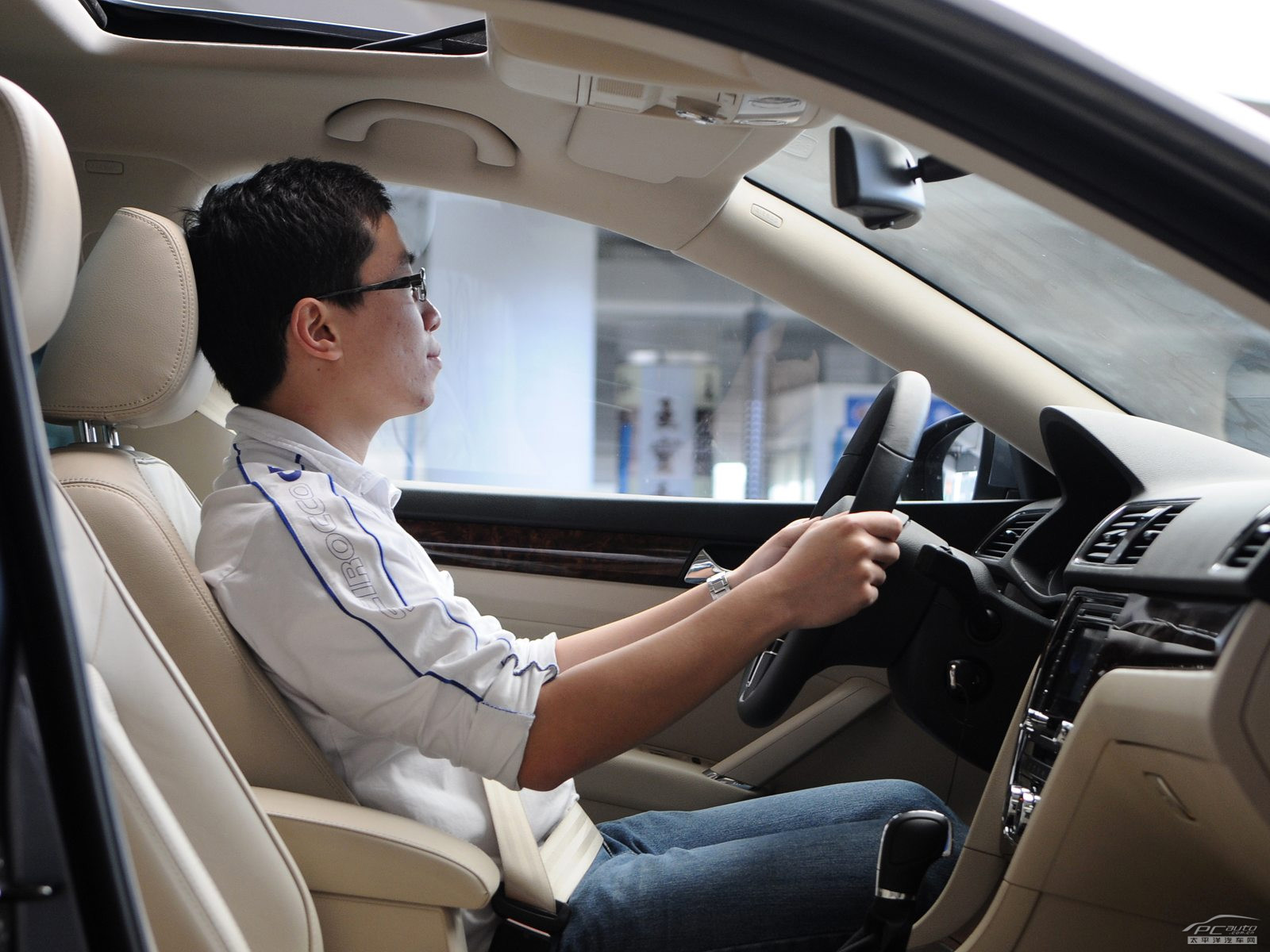 帕薩特空間高清大圖