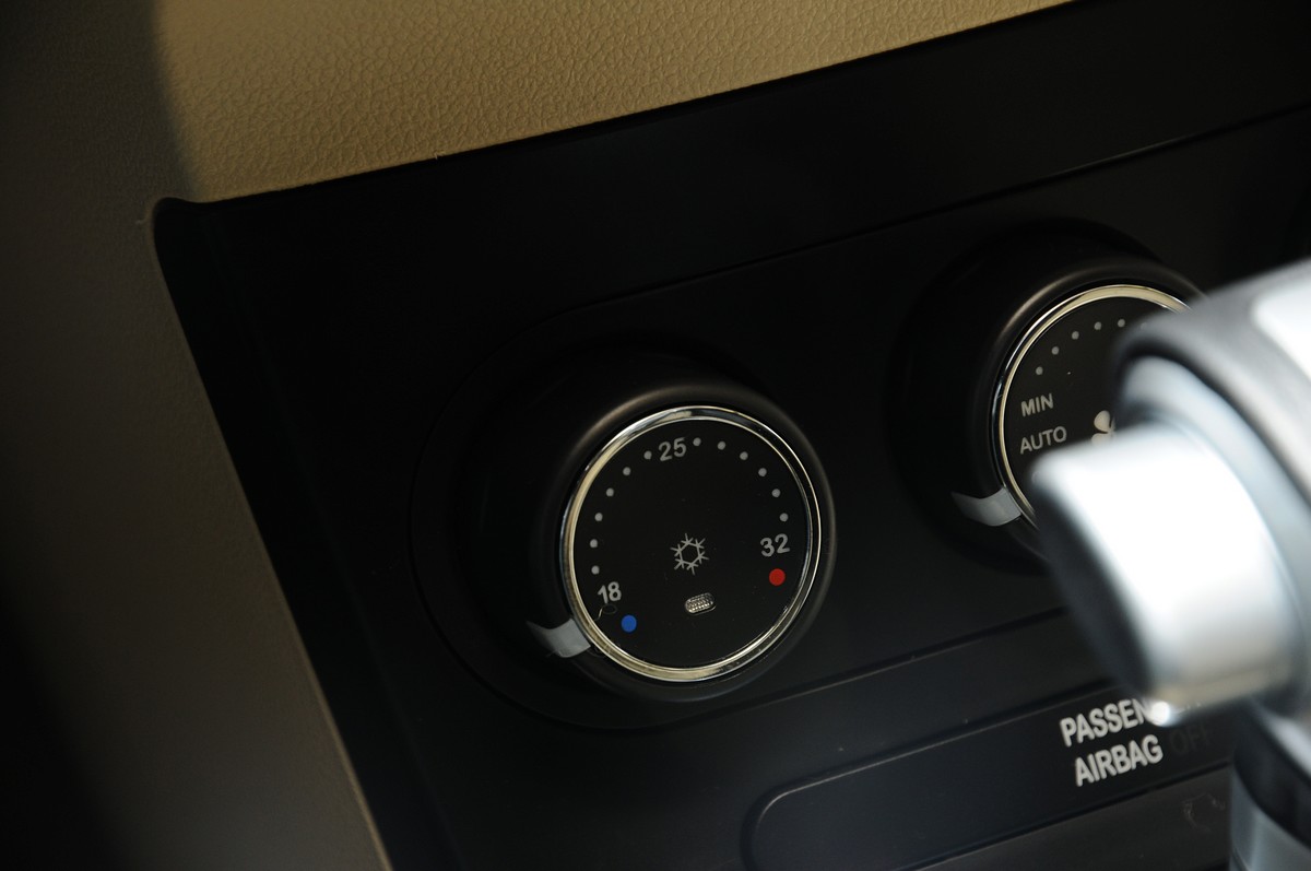 蓮花L5車(chē)展高清大圖