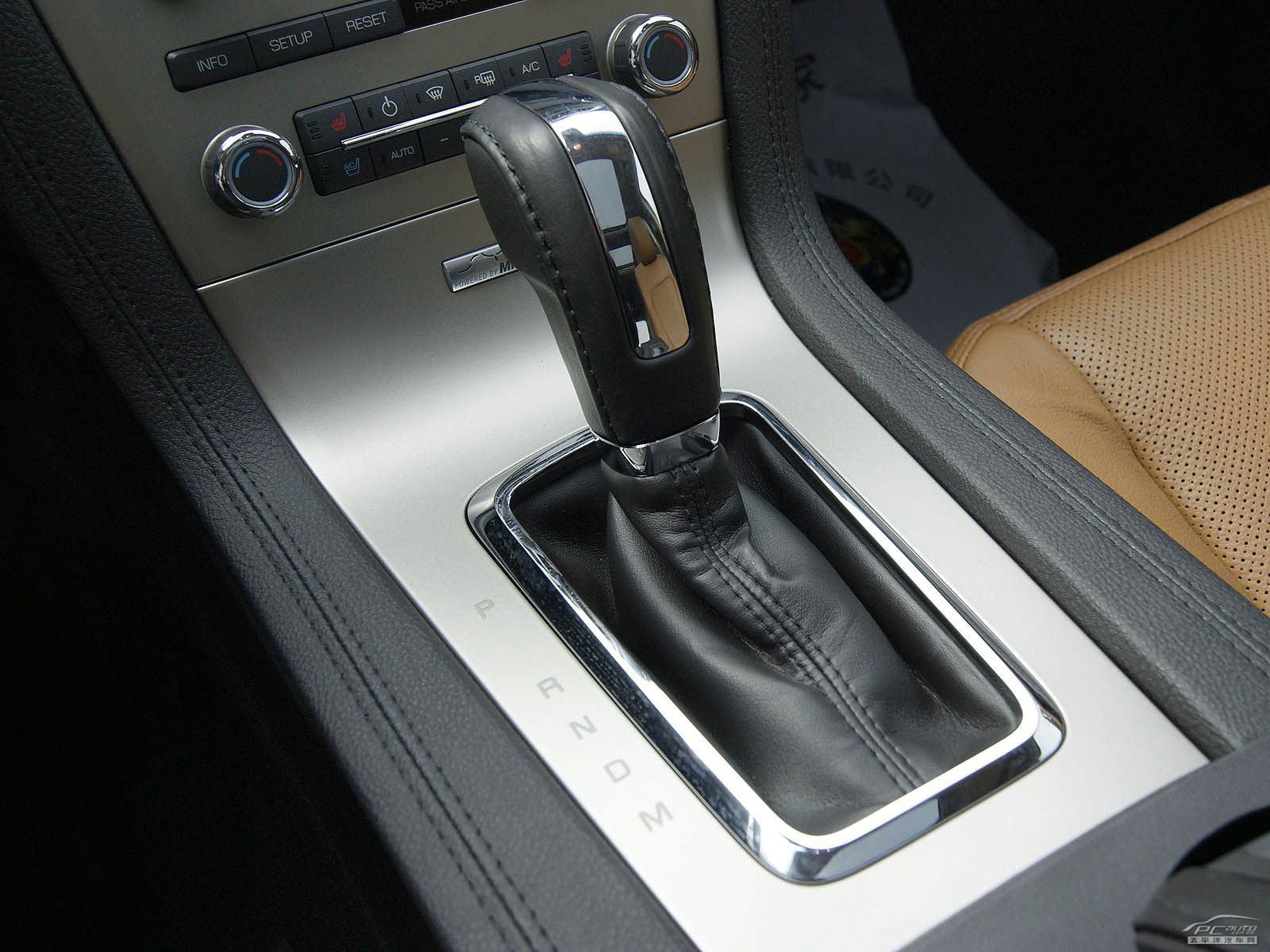 林肯MKT內(nèi)飾高清大圖