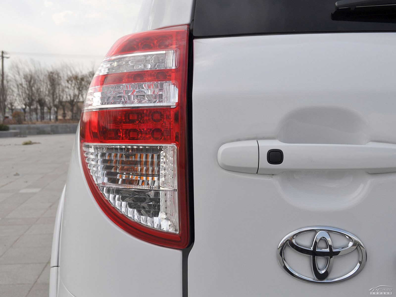 RAV4榮放外觀高清大圖