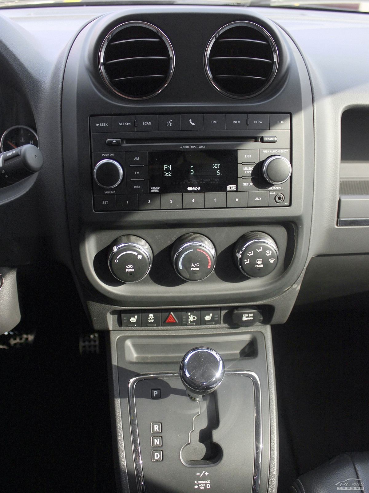 指南者(進(jìn)口)內(nèi)飾高清大圖