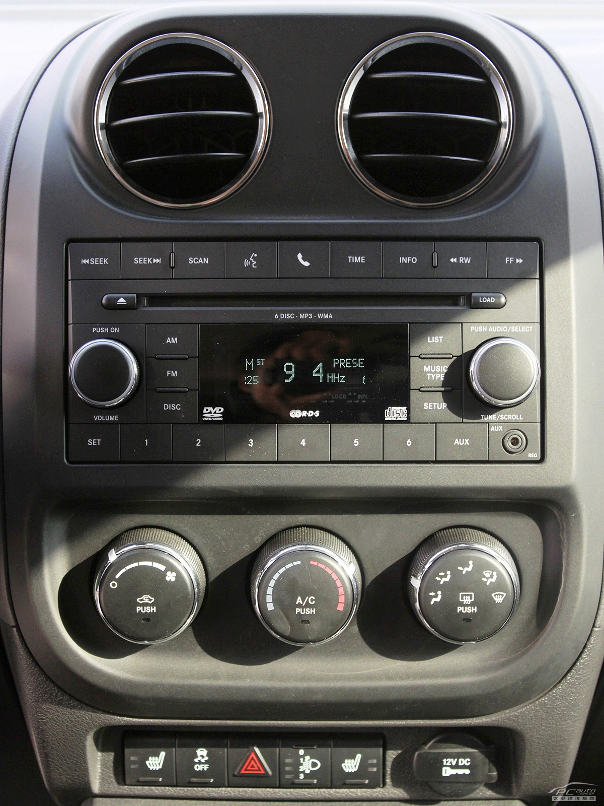 指南者(進(jìn)口)內(nèi)飾高清大圖