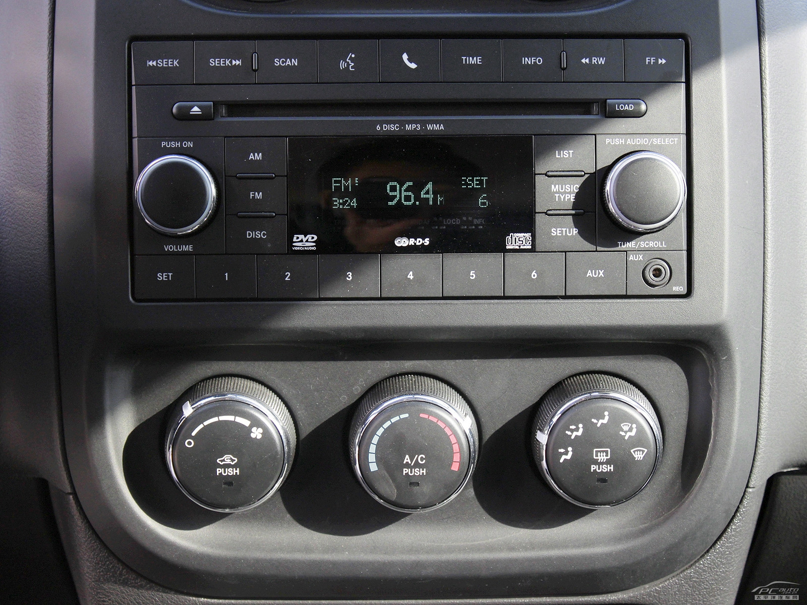 指南者(進(jìn)口)內(nèi)飾高清大圖