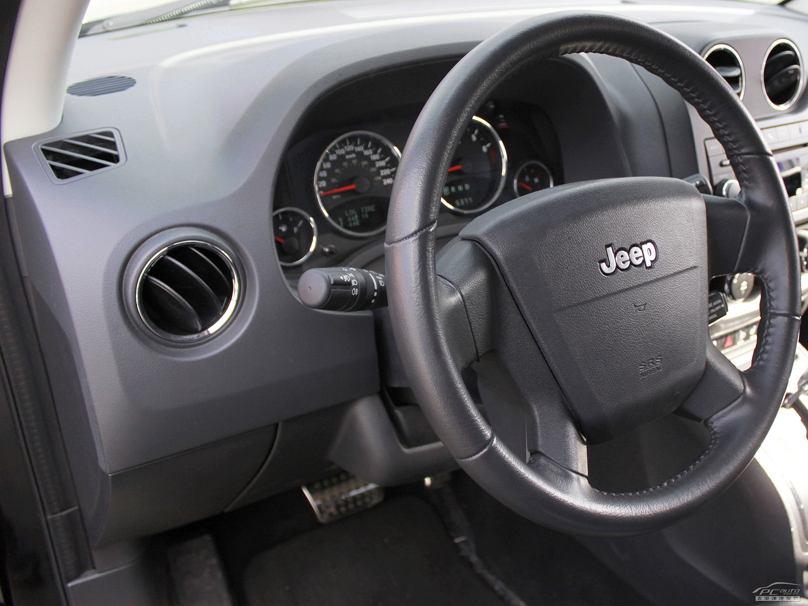 指南者(進口)內(nèi)飾高清大圖